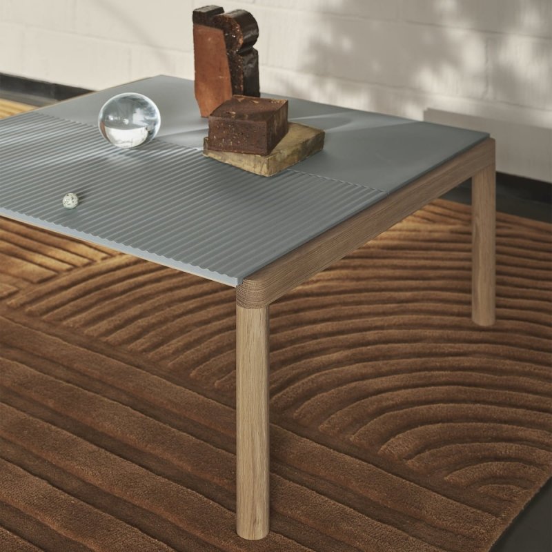 Muuto COUPLE Stolik Kawowy z Ceramicznym Blatem 84x40 cm / Jasny Dąb - Blat Gładki Niebieski Pale Blue