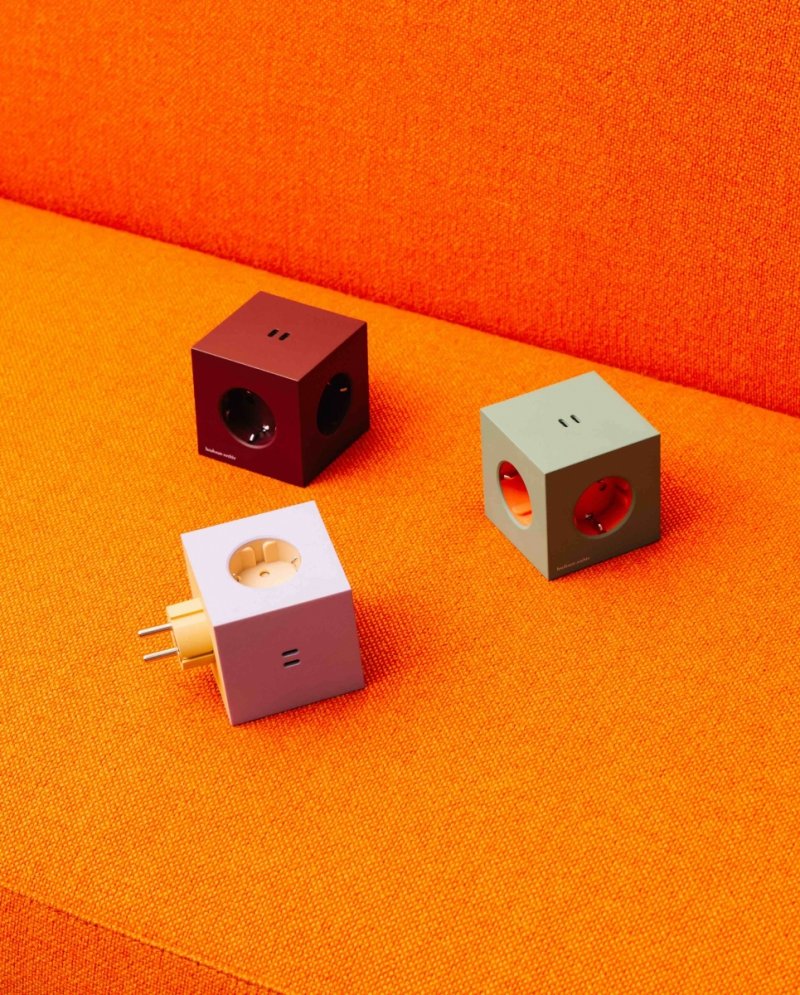 Avolt SQUARE 2 Rozgałęziacz - Listwa Zasilająca / Bauhaus Bordowy