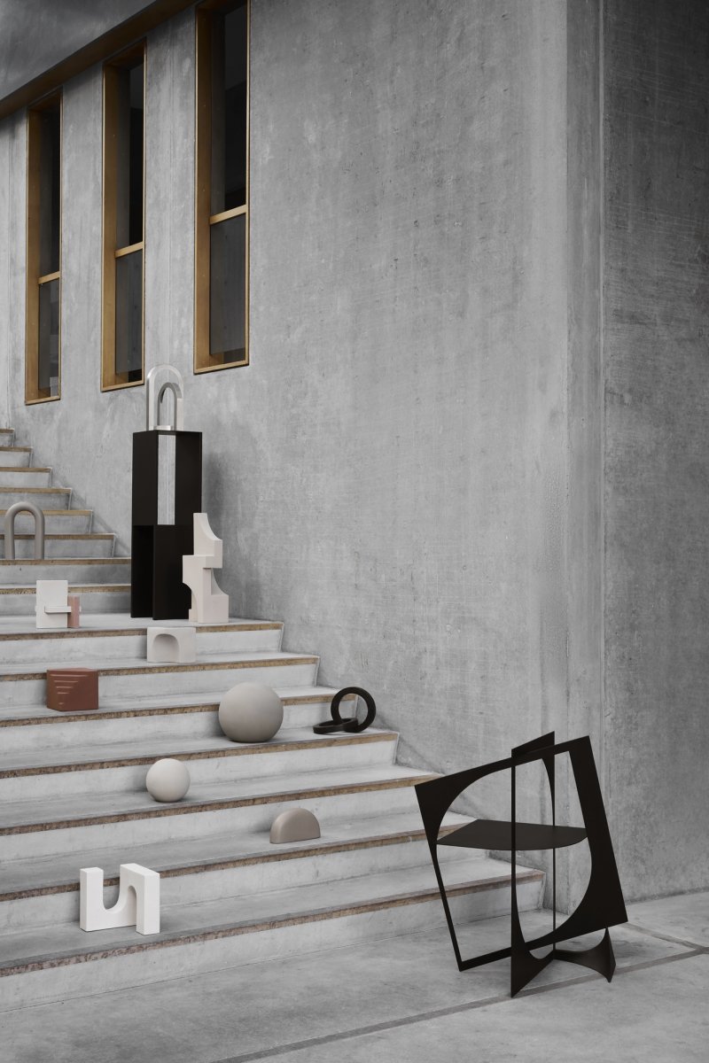 Kristina dam studio NORDIC Postument Stalowy 102 cm / Czarny