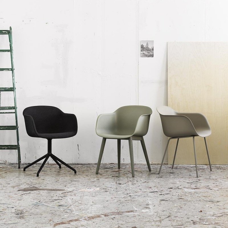 Muuto FIBER ARMCHAIR WOOD BASE Krzesło - Zielone Dusty Green /Drewniana Rama
