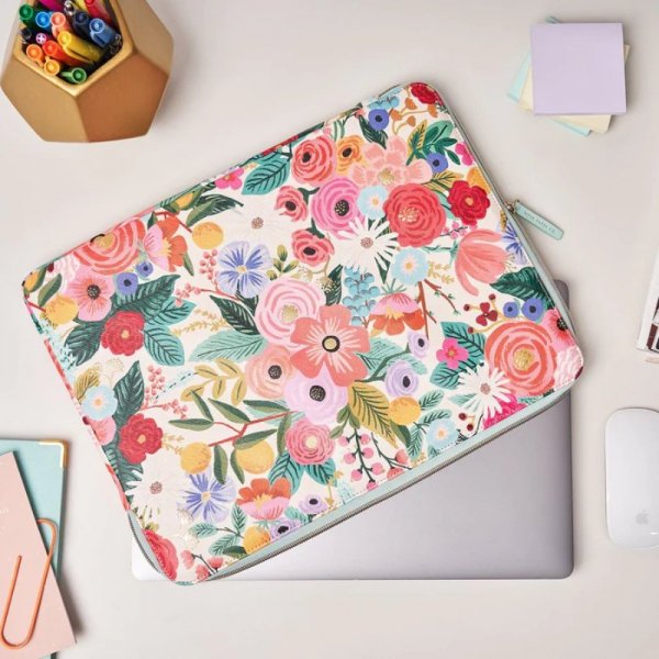 Rifle Paper Laptop Sleeve - Pokrowiec MacBook Pro 15&quot; / Laptop 15,6” (Garden Party Blush)