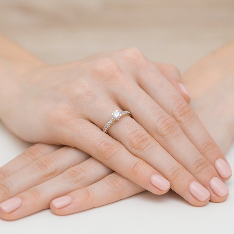Pierścionek złoty 585 z brylantami 0,56ct W-439 zaręczynowy