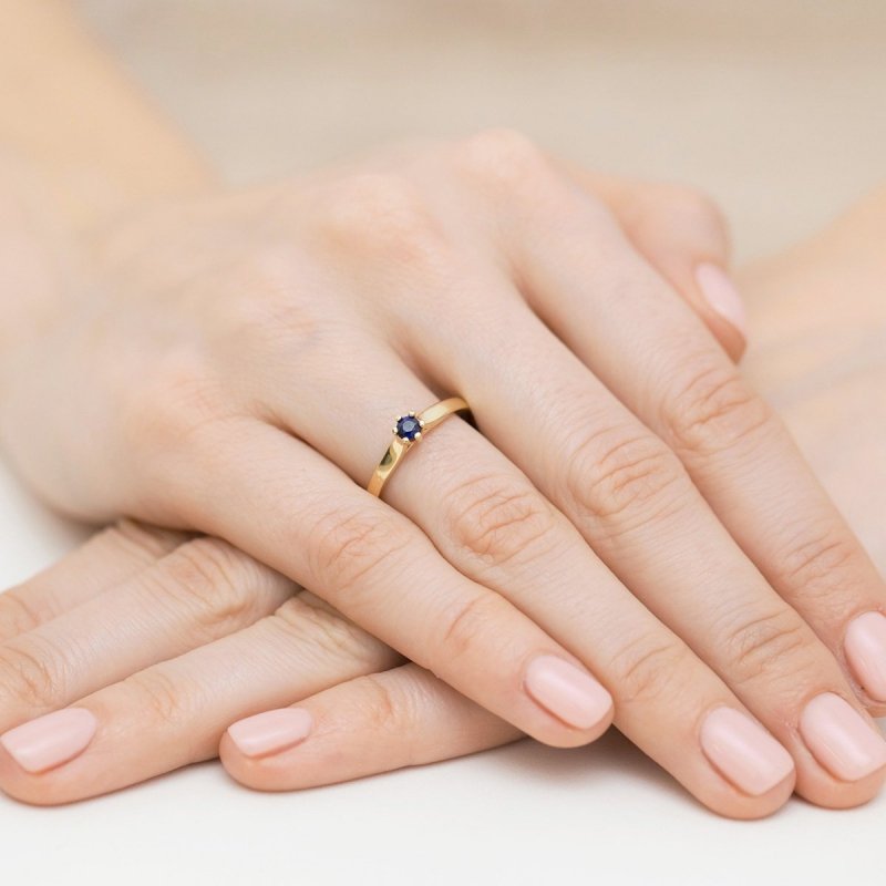 Pierścionek złoty 585 z szafirem 0,15ct W-222