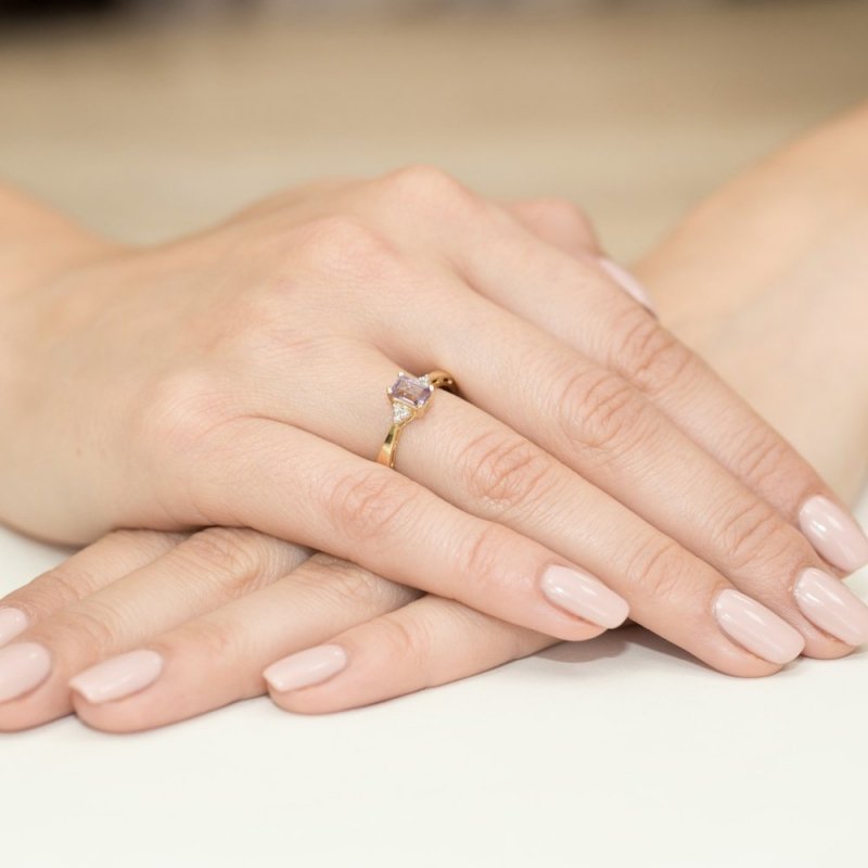 Pierścionek złoty 585 z brylantami 0,03ct ametystem 0,50ct W-2