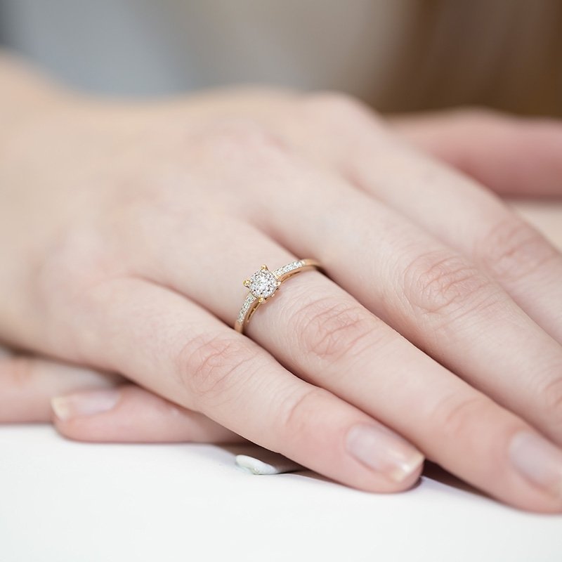 Pierścionek złoty 585 z brylantem 0,12ct zaręczynowy W-55
