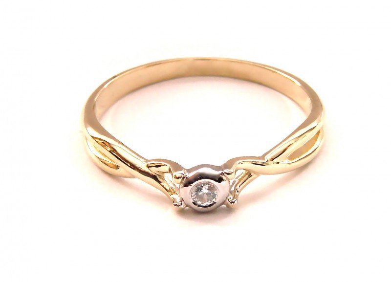 Pierścionek z brylantem 0,03ct  PR. 585