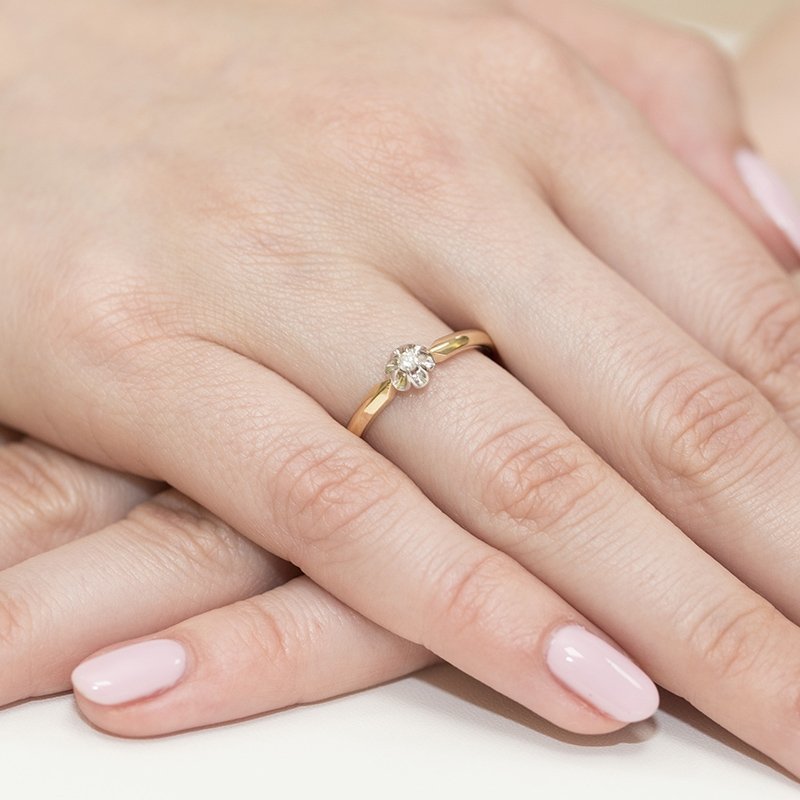 Pierścionek złoty 585 z brylantem 0,04ct zaręczynowy W-187