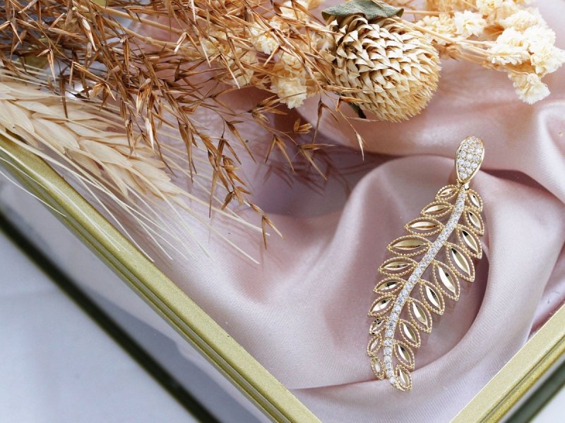 Zawieszka złota 585 wisiorek ozdobny liść pióro