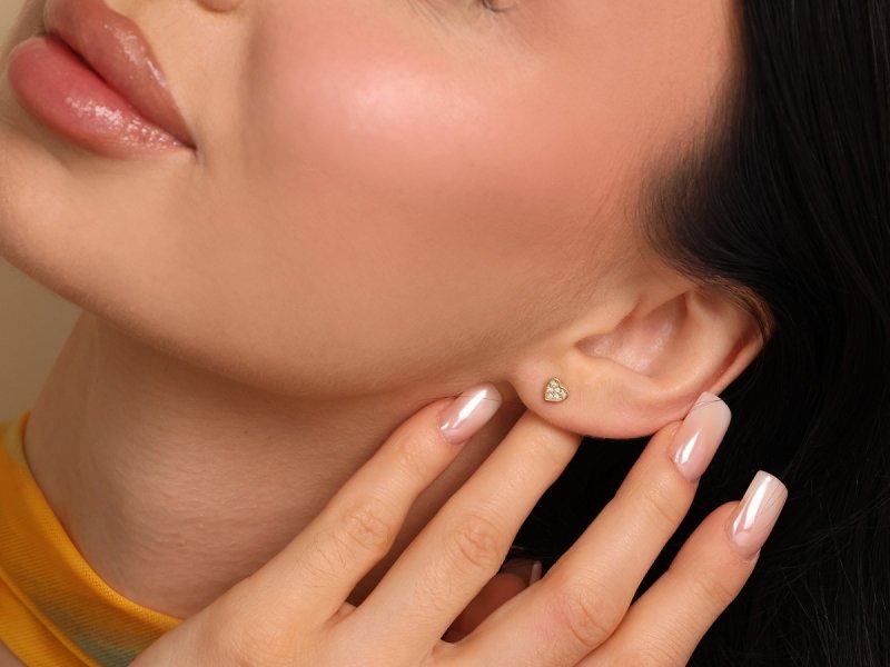 Kolczyki złote 375 delikatne serduszka z cyrkoniami 