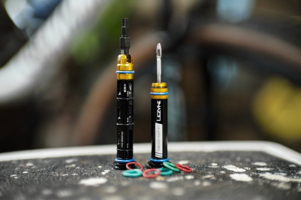 Multitool do kierownicy Lezyne BarPlug Tool Insert Kit S — czarny