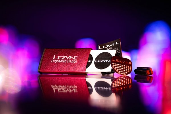Zestaw naprawczy do dętek Lezyne Repair Kit Metal — czarny (aluminiowe etui)