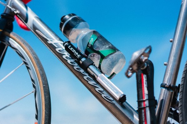 Pompka ręczna Lezyne Grip Drive HP Small — czarna, 120 PSI 