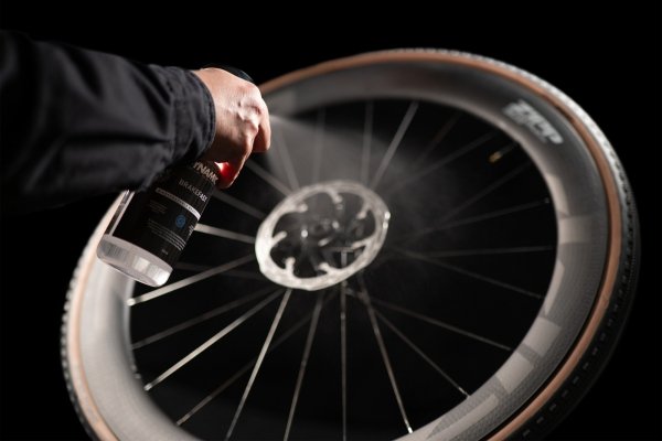 Biodegradowalny czyścik do hamulców Dynamic Bio Brakefast 500 ml — odtłuszcza i czyści