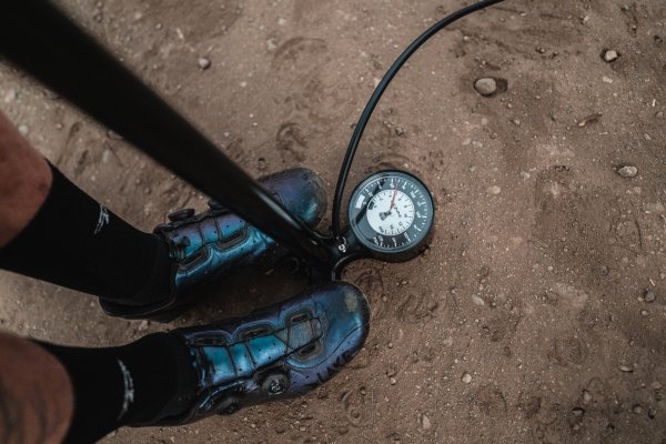 Pompka stacjonarna Lezyne Classic Floor Drive 3.5 — black-metallic