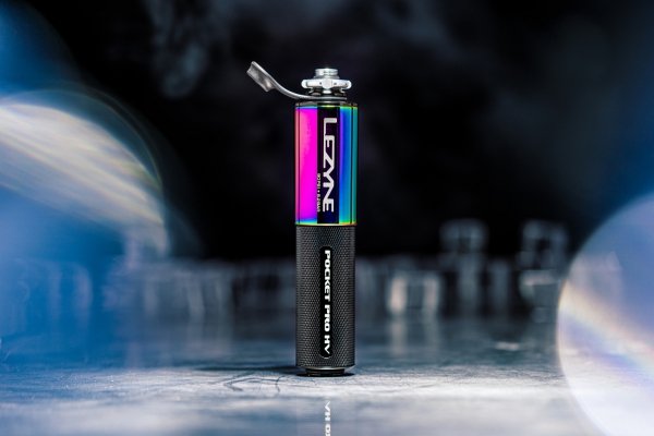Pompka ręczna Lezyne CNC Pocket Drive Pro HV — neo metallic / black gloss