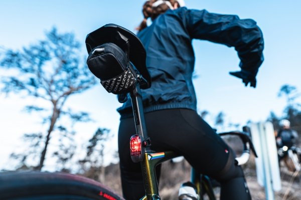 Saszetka pod siodło Lezyne Road Caddy — czarna, 0,4 l