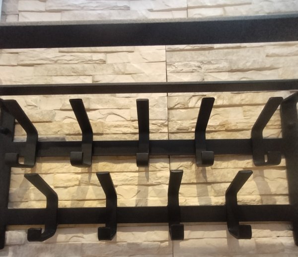 Wieszak w stylu loft na przedpokój 60 cm z półką i wieszakami na ubrania  MetalFab