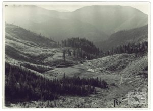 [GÓRY - Karpaty - Beskidy Wschodnie - Gorgany - Cyrk lodowcowy pod Grofą  - fotografia widokowa].