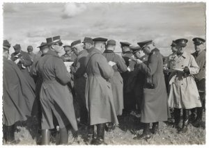 [WOJSKO Polskie - attache - obserwatorzy manewrów wojskowych - fotografie sytuacyjne].