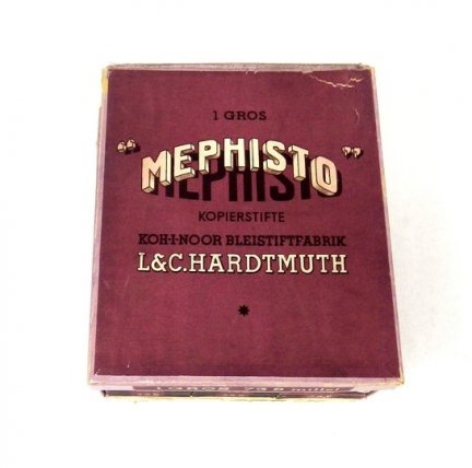 [OŁÓWKI, L. & C. Hardtmuth]. Pudełko kartonowe zbiorcze z kompletem 12 pudełek, w każdym 12 ołówków marki Mephisto.