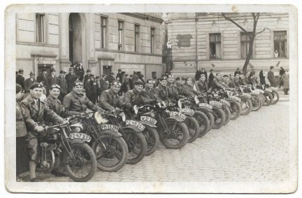 [SPORT motocyklowy - zawody na Śląsku - fotografia sytuacyjna].