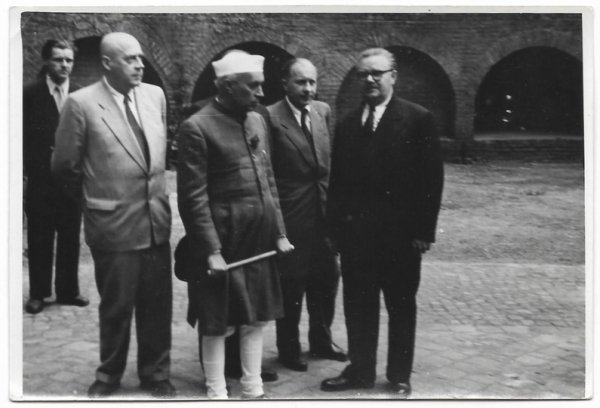 [KRAKÓW - Jawaharlal Nehru z córką Indirą Gandhi podczas wizyty w Polsce - fotografie sytuacyjne].