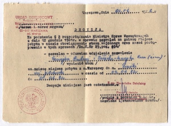 [STAN wojenny, zezwolenie na wyjazd]. Zezwolenie na &quot;zmianę miejsca pobytu w czasie obowiązywania stanu wojennego&quot; wydane Andrzejowi Szczepce i jego żonie przez Urząd Dzielnicowy Warszawa-Mokotów 2 I 1982.