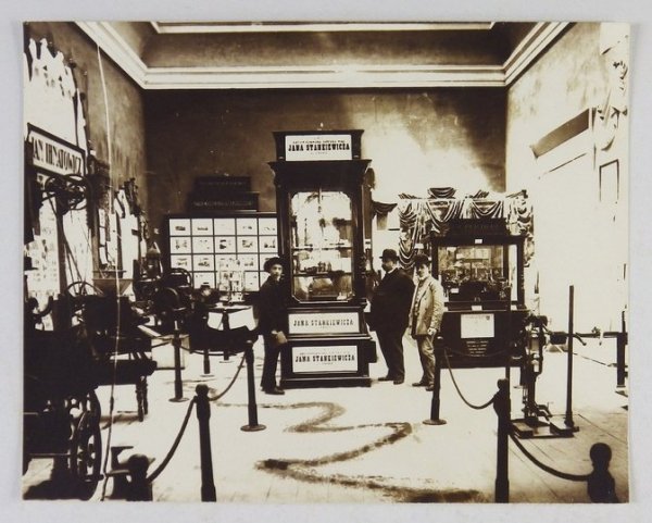 LWÓW w obiektywie lwowskich fotografów: Powszechna Wystawa Krajowa. Zestaw 13 odbitek fotograficznych.