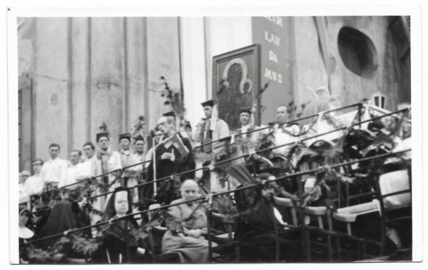 [WYSZYŃSKI Stefan - prymas podczas Obchodów Tysiąclecia Chrztu Polski - fotografie sytuacyjne].