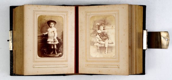 ALBUM z fotografiami z 2. poł. XIX w.