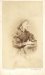 [FOTOGRAFIA portretowa - portret kobiety]. [nie przed 1861, nie po 1889]. Fotografia form. 9,1x5,6 cm na oryg. podkładzie form. 10,5x6,3 cm autorstwa Jana Mieczkowskiego w Warszawie.