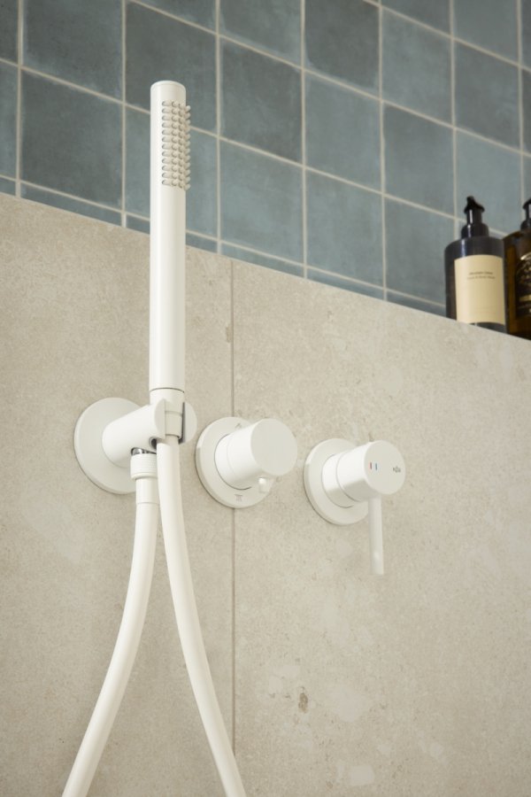 ARMATURA KRAKÓW KFA zestaw prysznicowy podtynkowy z baterią 3-otworową 2-funkcyjną MOZA WHITE 5039-511-44