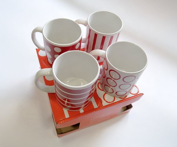 Zestaw czterech kubków ceramicznych 320 ml w pudełku czerwony Scarlet Moments