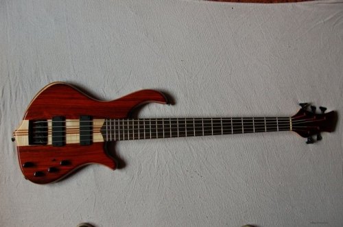 BASS KAMA BS GUITARS