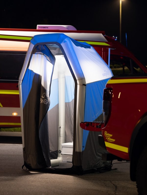 Mobilny pneumatyczny sanitariat dla służb ratunkowych EasyToilet