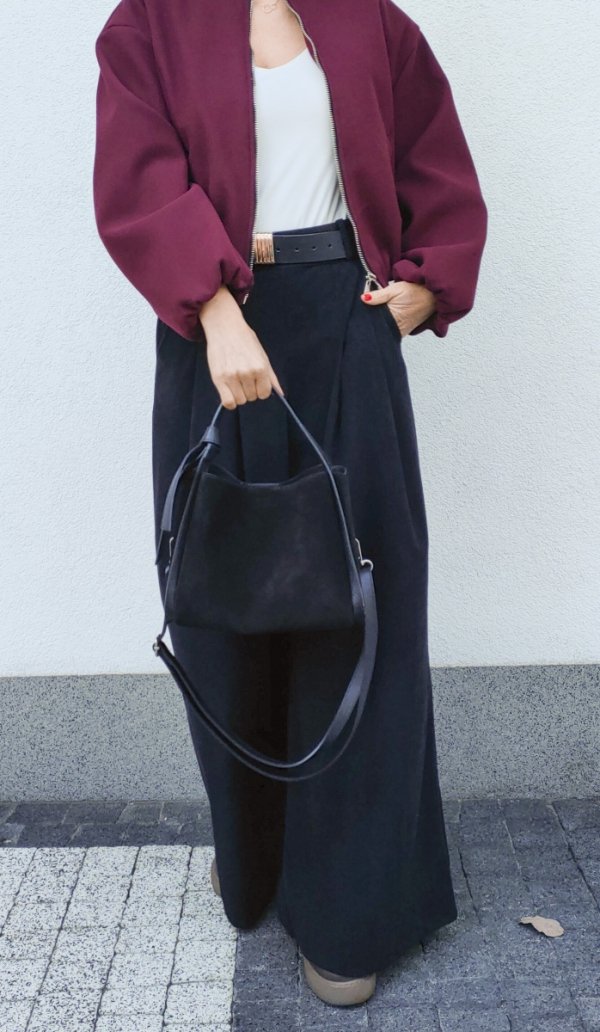 Zamszowy czarny kuferek Vera Pelle