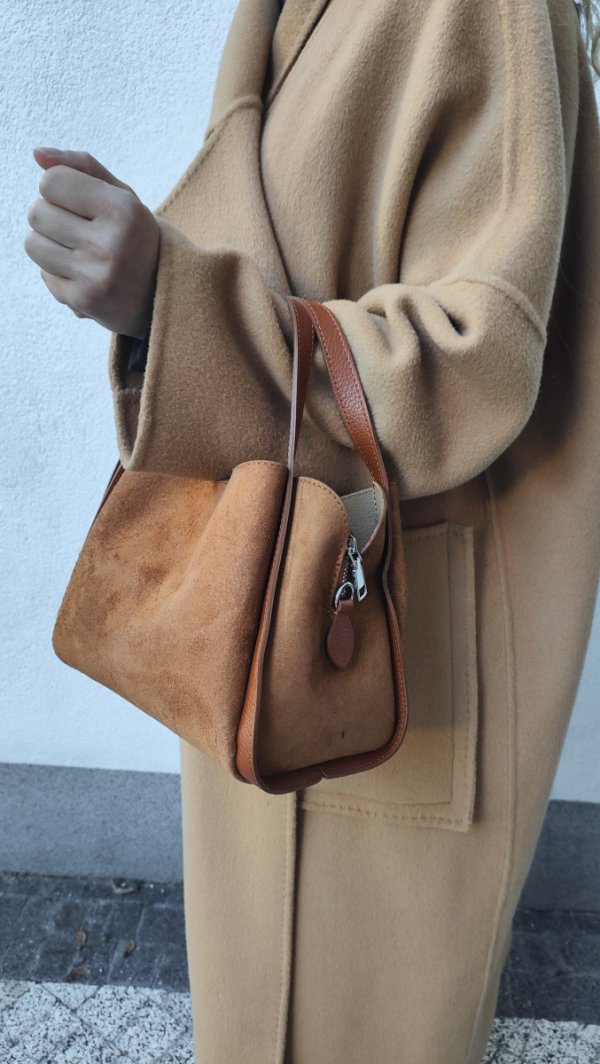 Zamszowy brązowy cynamonowy kuferek vera pelle