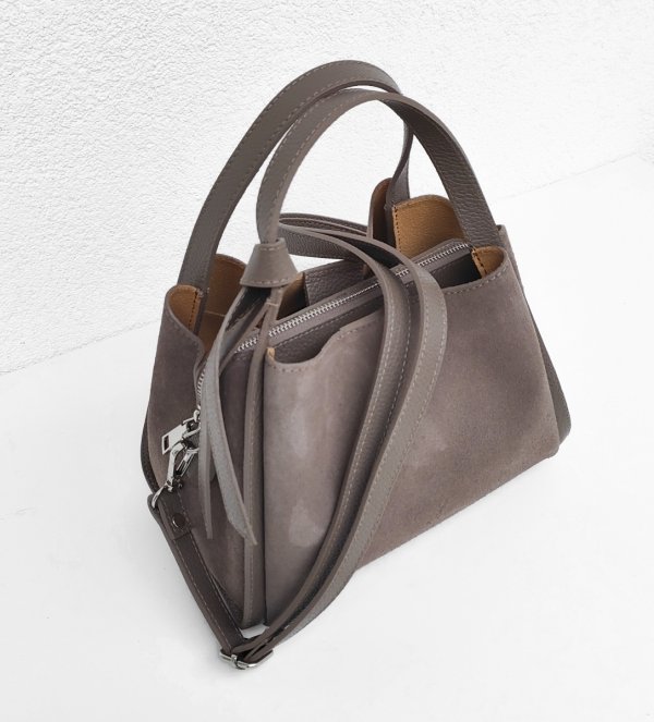 Zamszowy beżowy kuferek mocha Vera Pelle