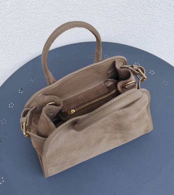 Zamszowa torebka kuferek skóra naturalna beżowa light taupe