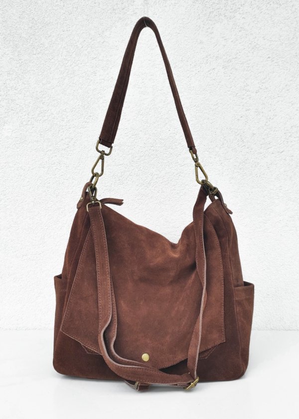 Zamszowa torebka worek listonoszka brązowa