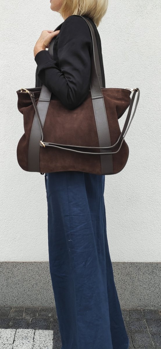 Czekoladowa zamszowa torebka Laura Biaggi