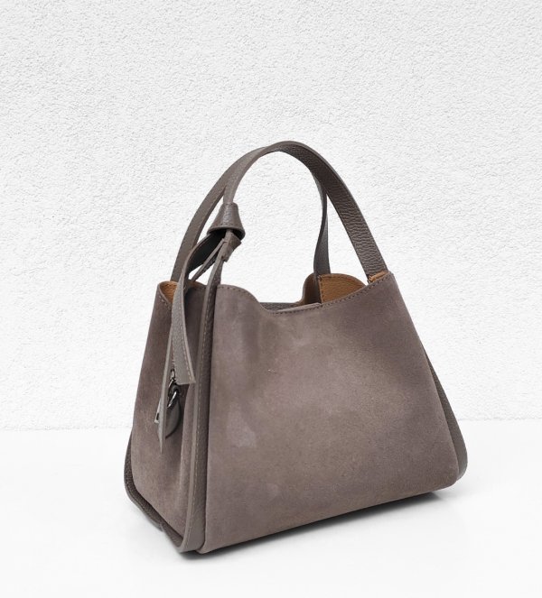 Zamszowy beżowy kuferek mocha Vera Pelle