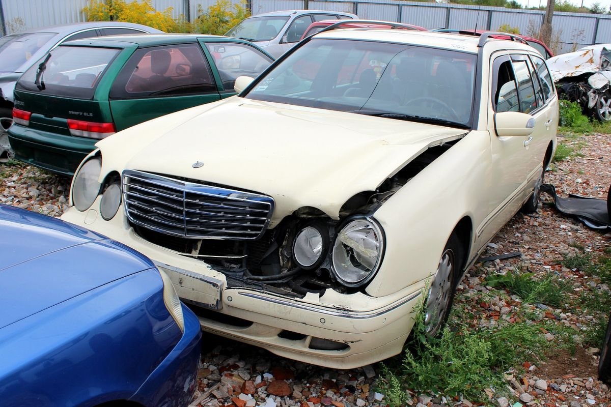 Mercedes Eklasa W210 2002 2.2CDI 611961 Kombi Auta na