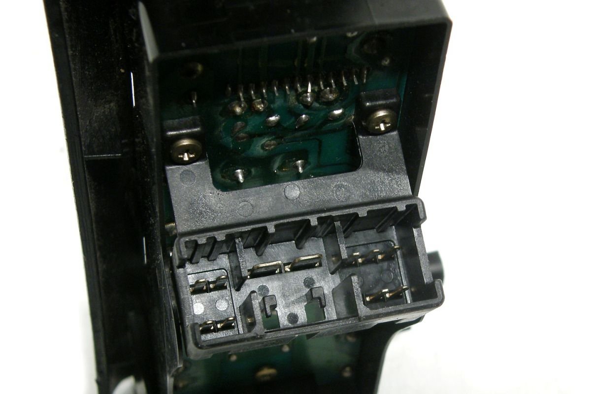Panel sterowania szyb Mazda 323 323F BA 19941998 5D