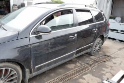 _Klamka drzwi przód lewa VW Passat B6 2007 Kombi  (kod lakieru: LC9X)
