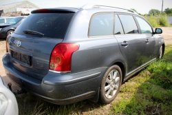 _Listwa klapy bagażnika tył Toyota Avensis T25 2005 2.2D-CAT 2AD-FHV Kombi