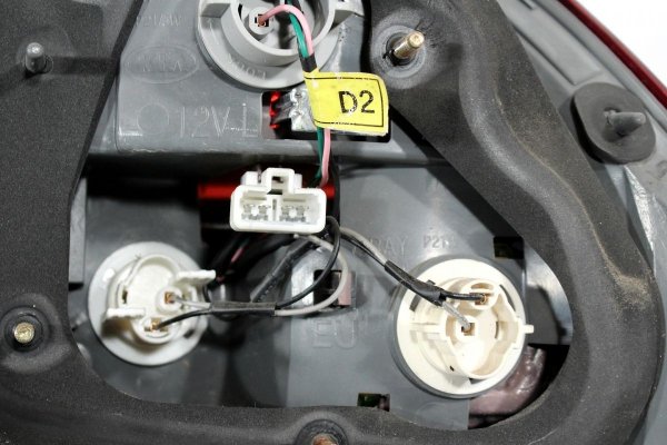 _Lampa tył lewa Kia Magentis MG 2006 Sedan