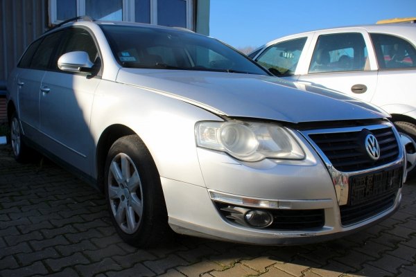 Pas przód wzmocnienie VW Passat B6 2010 2.0  Tdi Kombi 