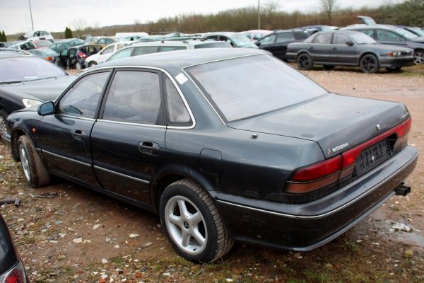Zderzak przód Mitsubishi Sigma 1996