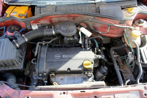 Opel Corsa C 2000 1.2i Z12XE Hatchback 3-drzwi